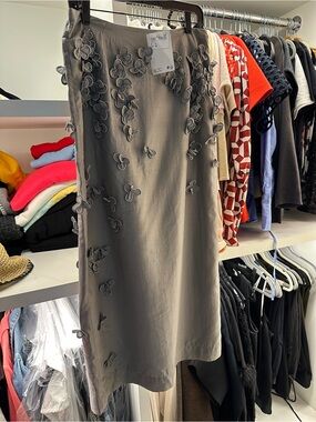 NWT H&M Gray Midi Skirt with 3D Floral Appliqués